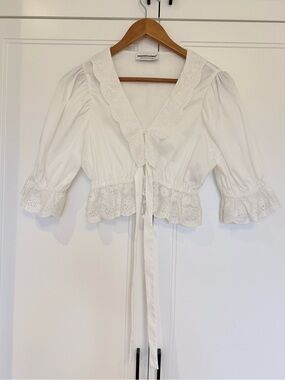 Momoshiro White Lace Embroidered Crop Blouse